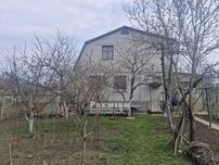 У продажу компактний будинок із силікатної цегли