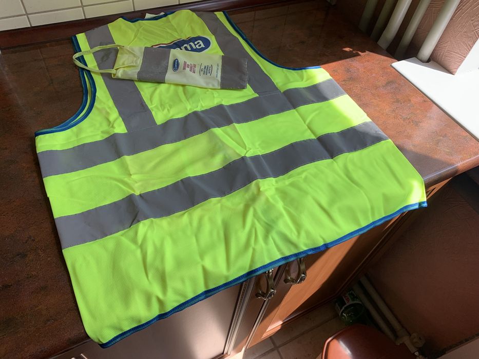 Светоотражающий жилет в чехле (размер М). (Новый)