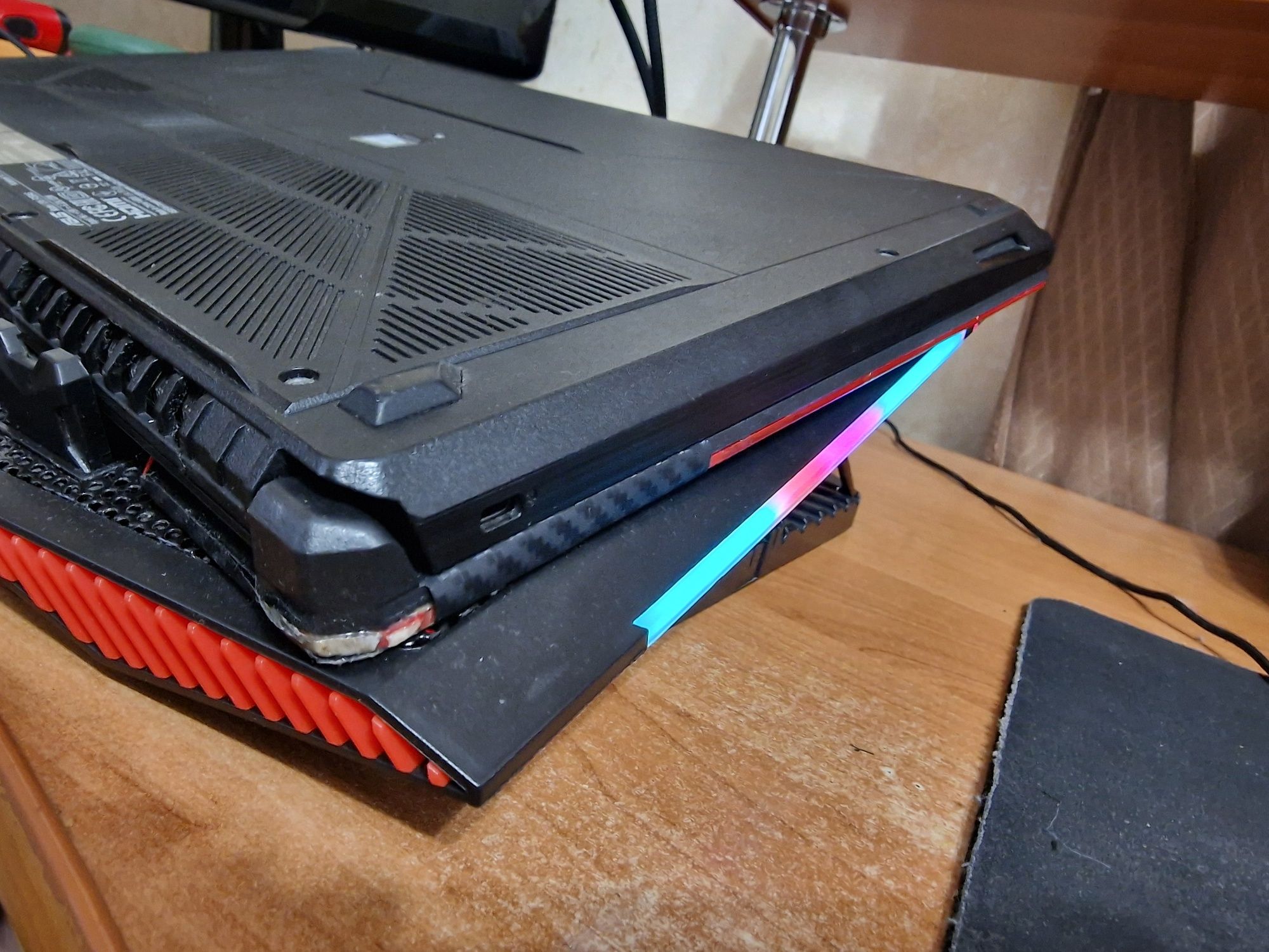 Продам ноут Asus FX504, I7 8750H, 16GB DDR4, GTX1050 4GB. M.2 128 +500