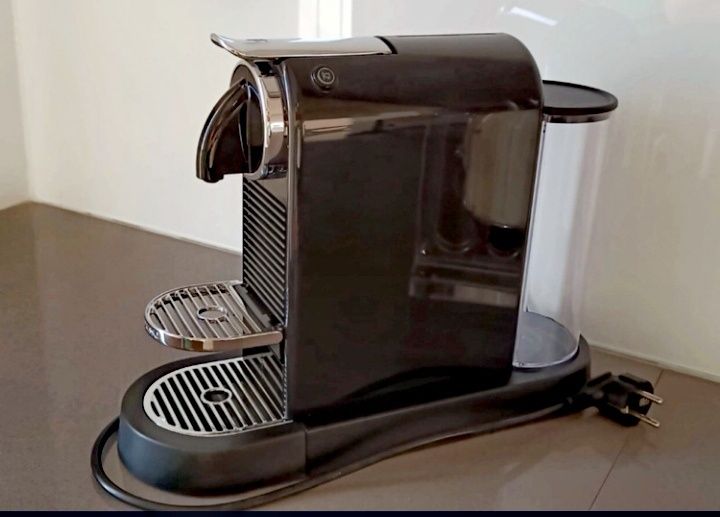 Máquina Café Nexpresso Citiz Como Nova + Capsula Reutilizável em Inox