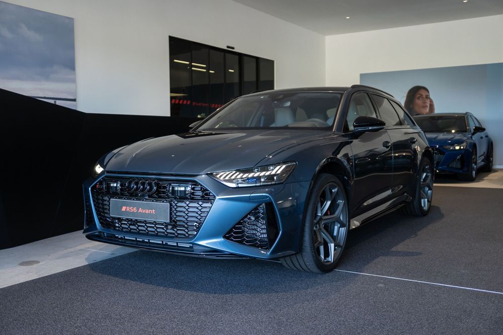 Audi RS6 Avant Lakier specjalny Audi exclusive Utopiablau, Podsufitka z mikrofibry