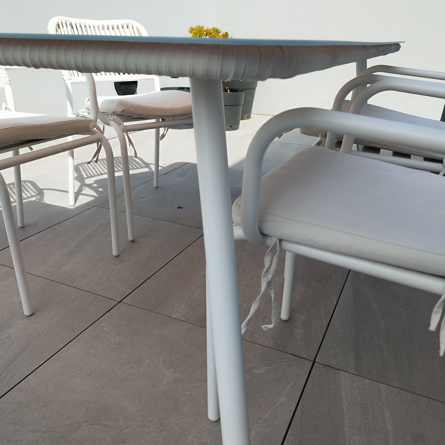 Conjunto mesa e 4 cadeiras exterior (alumínio) Sklum