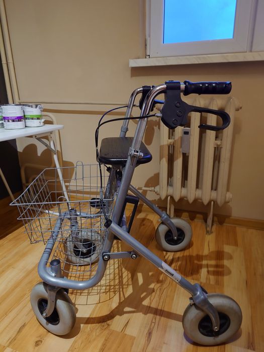 Chodzik balkonik dla seniora