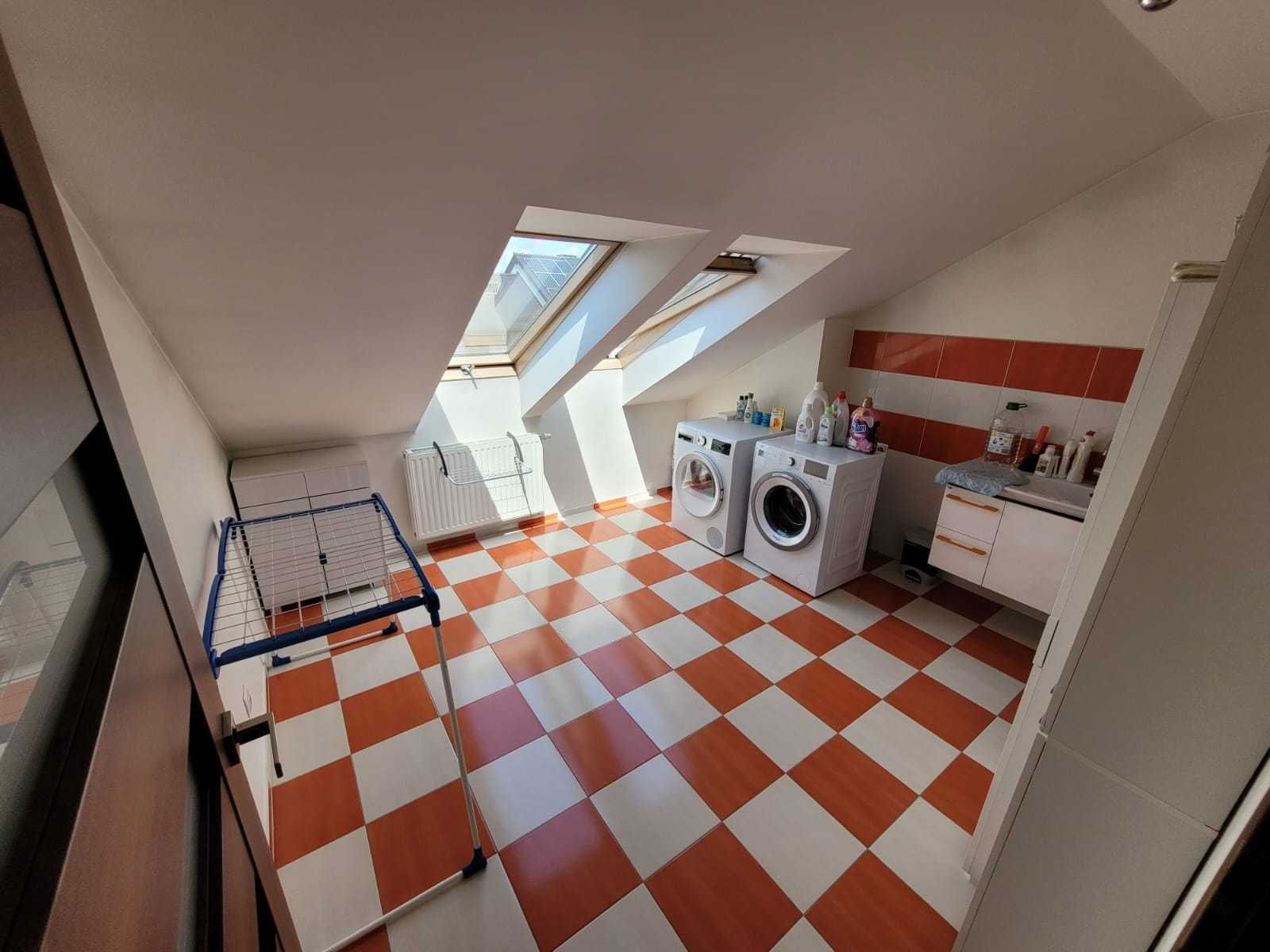 Dom szeregowy 176 m² w sercu Knurowa, oszczędny z fotowoltaiką 9 kW