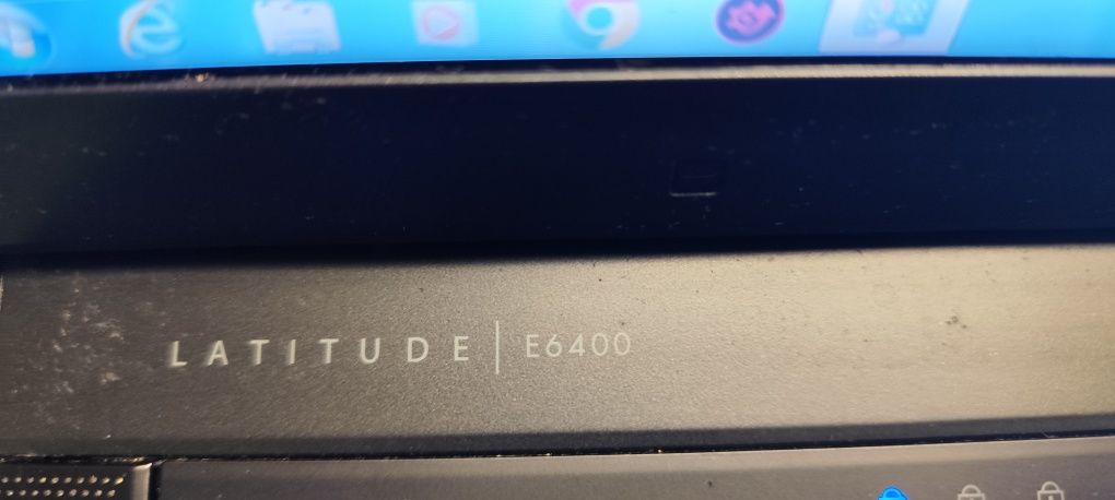 Laptop E6400 Windows 7 + ładowarka