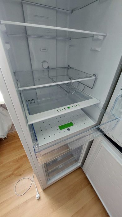 Lodówka Amica FK2695.4FT Biała - Używana 8 m-cy, Idealny Stan!