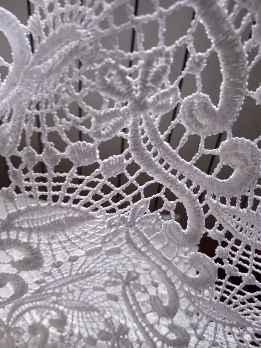 Firana do salonu z podwójną gipiurą