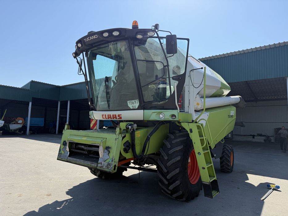 Claas tucano 320