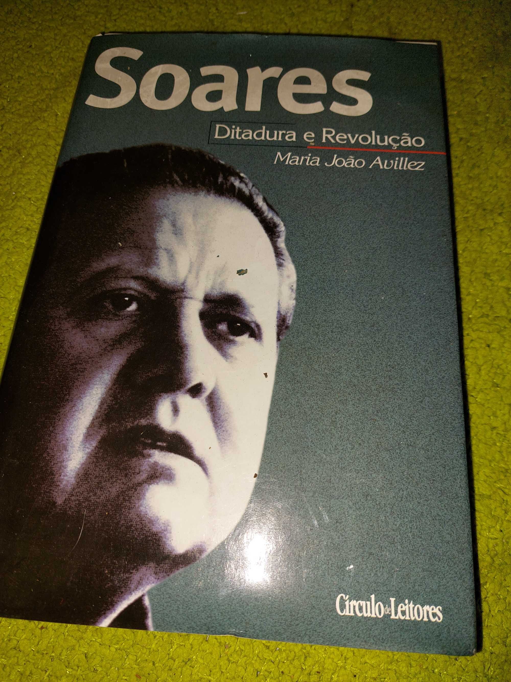 Vários livros sobre politica e Politicas