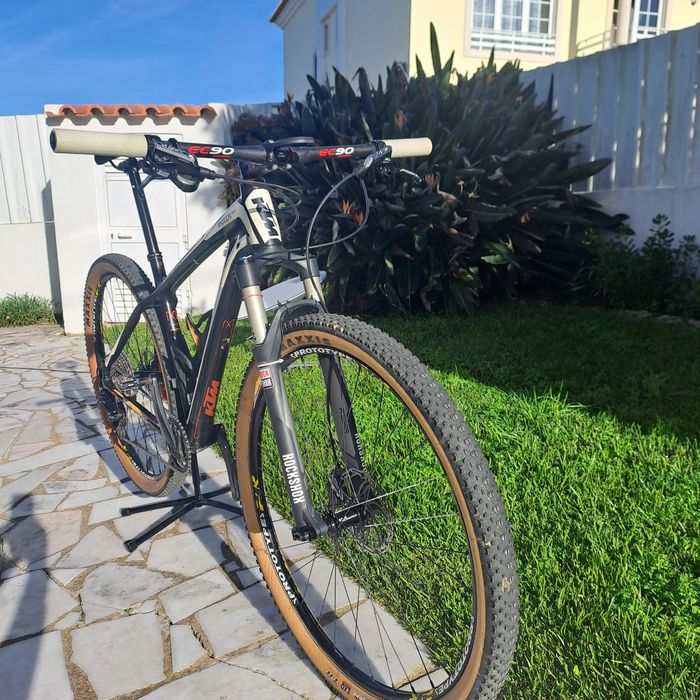 Bicicleta BTT Carbono