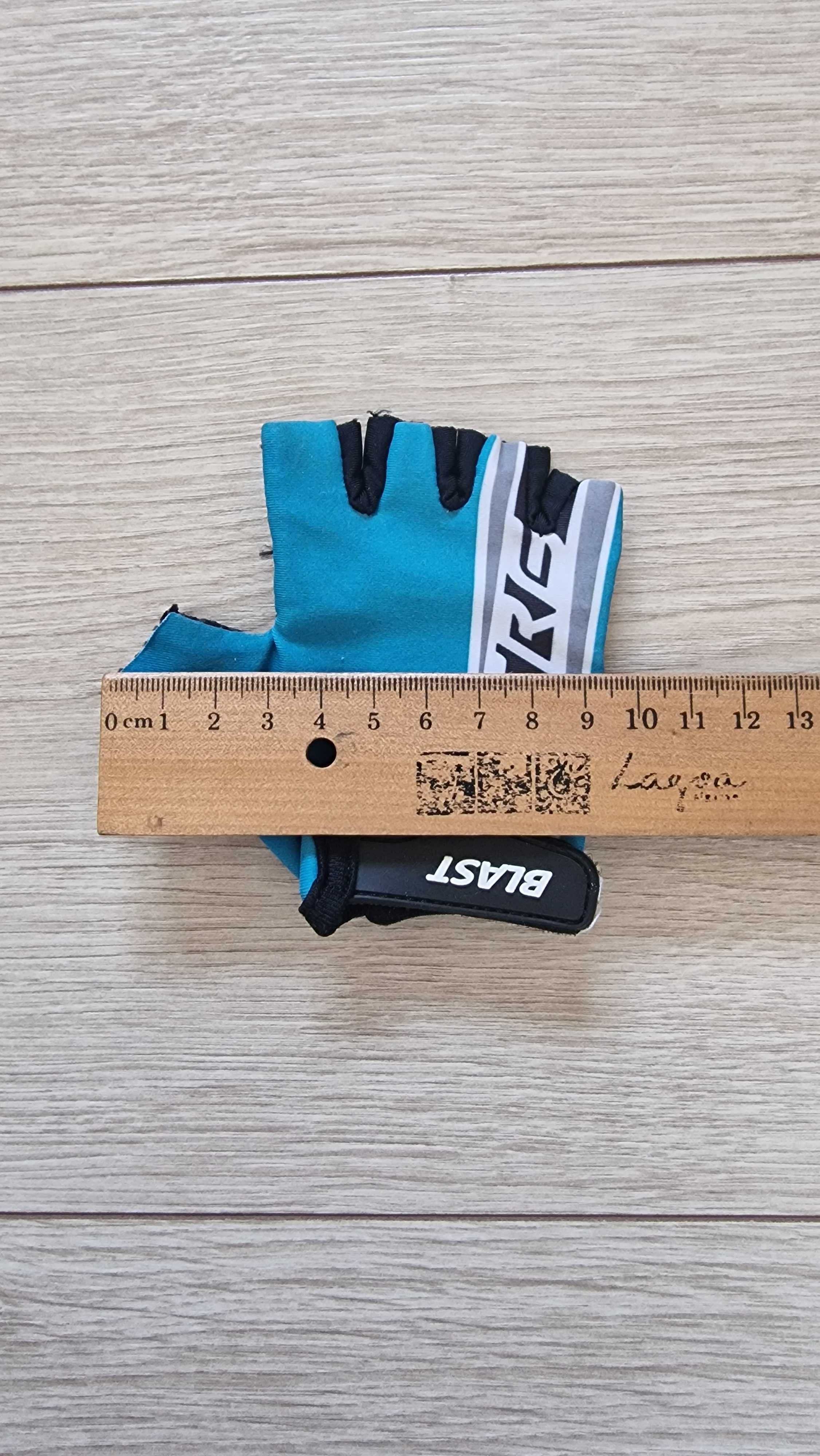 Capacete + luvas bicicleta criança_COMO NOVOS