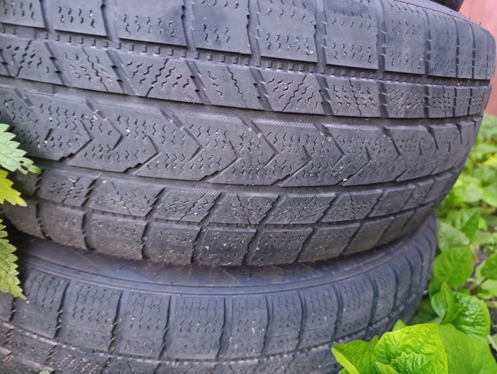 Продам комплект автошин r16 215/65