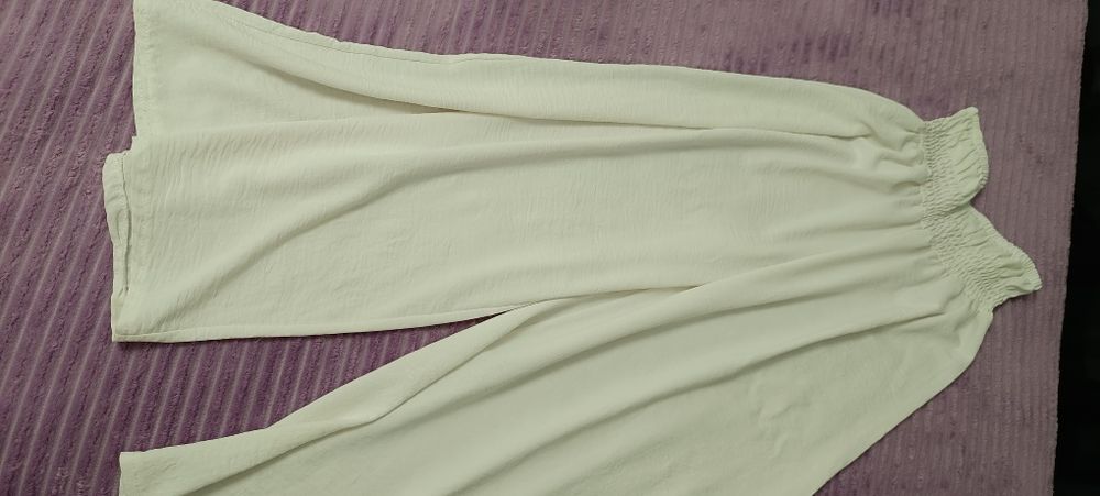 Pantalonas brancas Tamanho S. Usadas