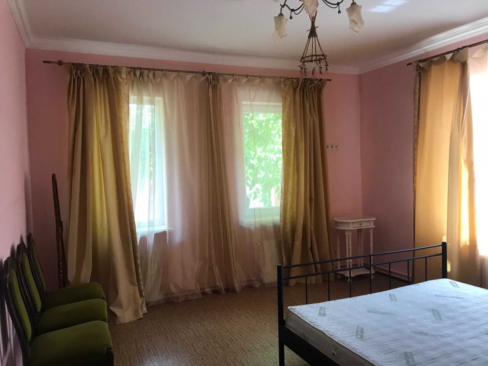 Продам ДОМ . ст.МЕТРО Защитников Украины. 80 м.кв.