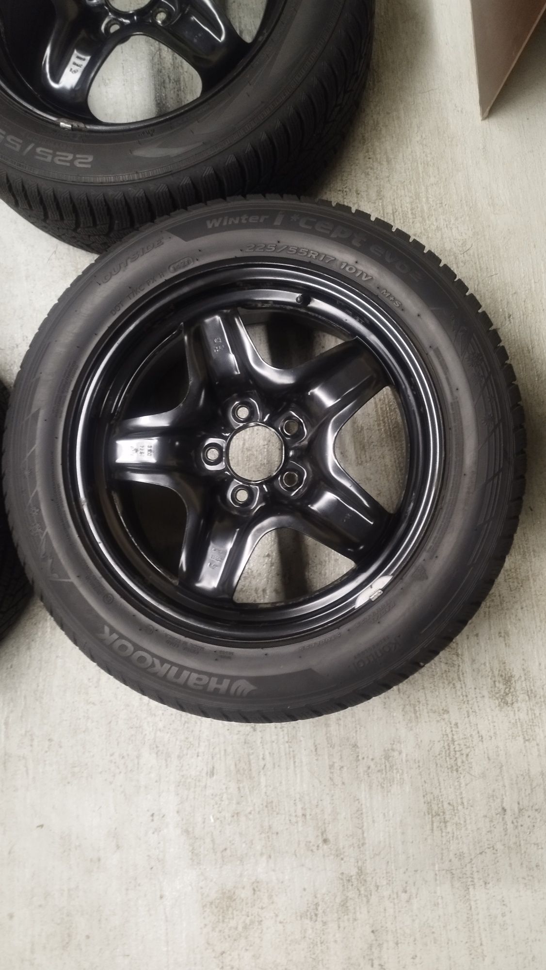 225 55 R17 zimówki 2x Nokian 2x Hankook felgi strukturalne Astra Insig