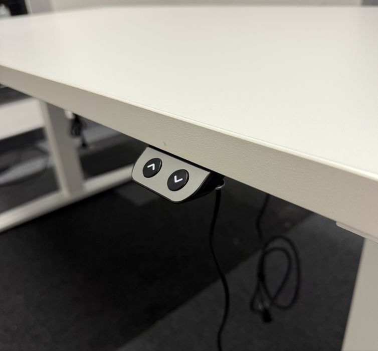 Biurko elektrycznie sterowane