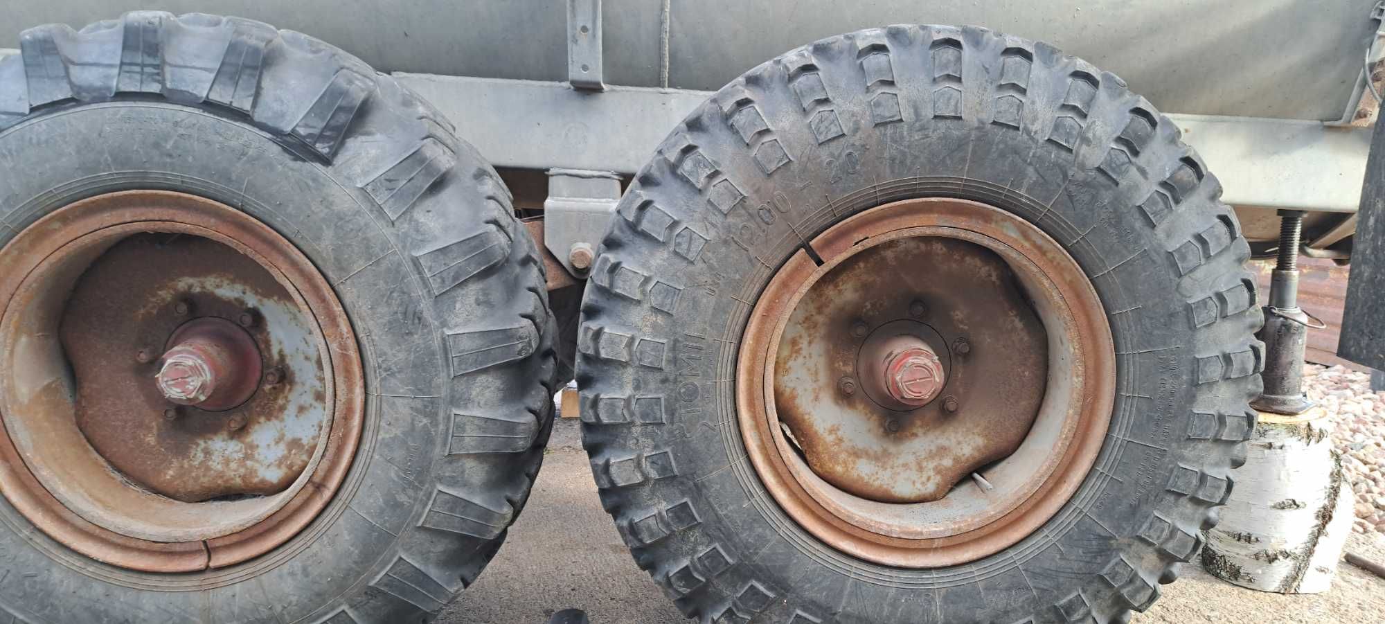 Komplet kół  do przyczepy D47 . rozmiar 12.00-R20