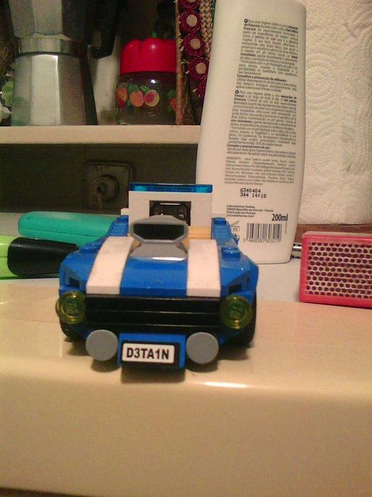 d3ta1n lego carro policia  azul incompleto