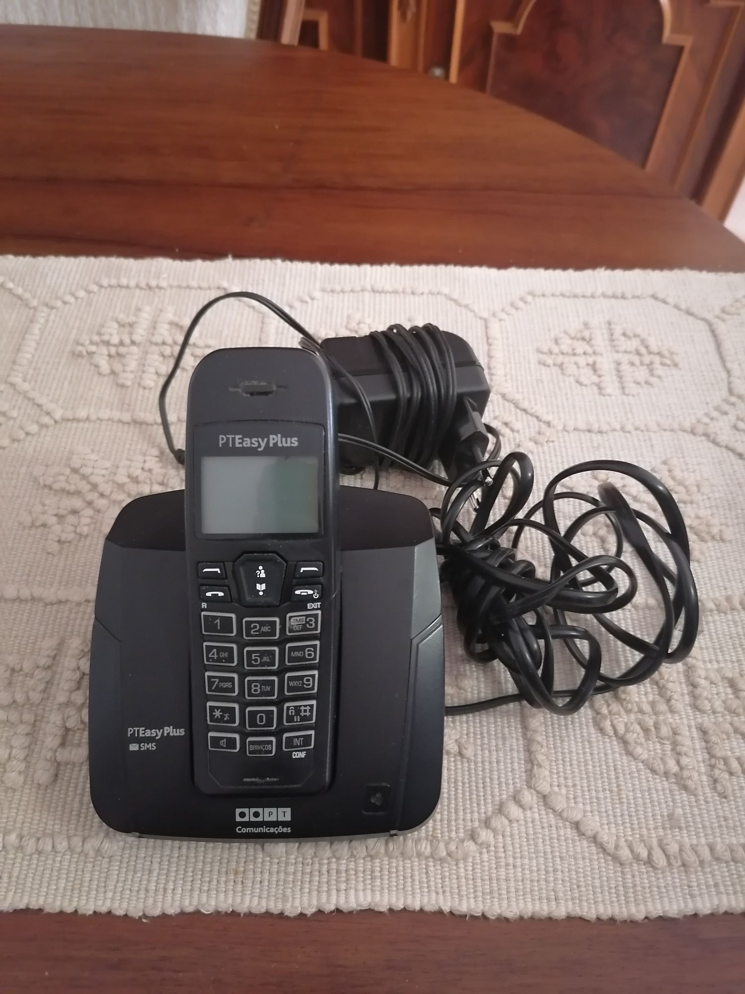 Telefone fixo em bom estado