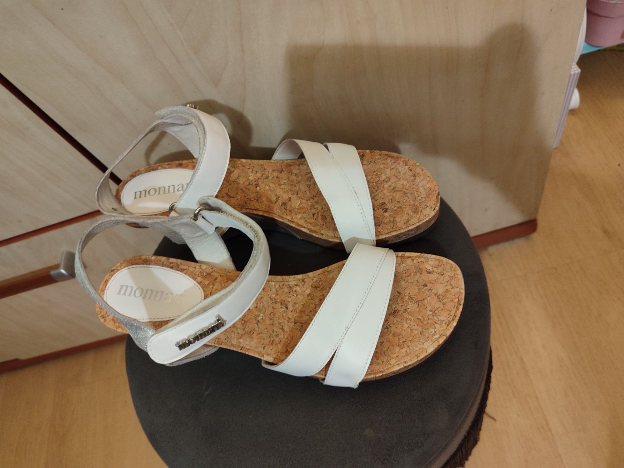 NOWE. Buty marki Monnari. R.39