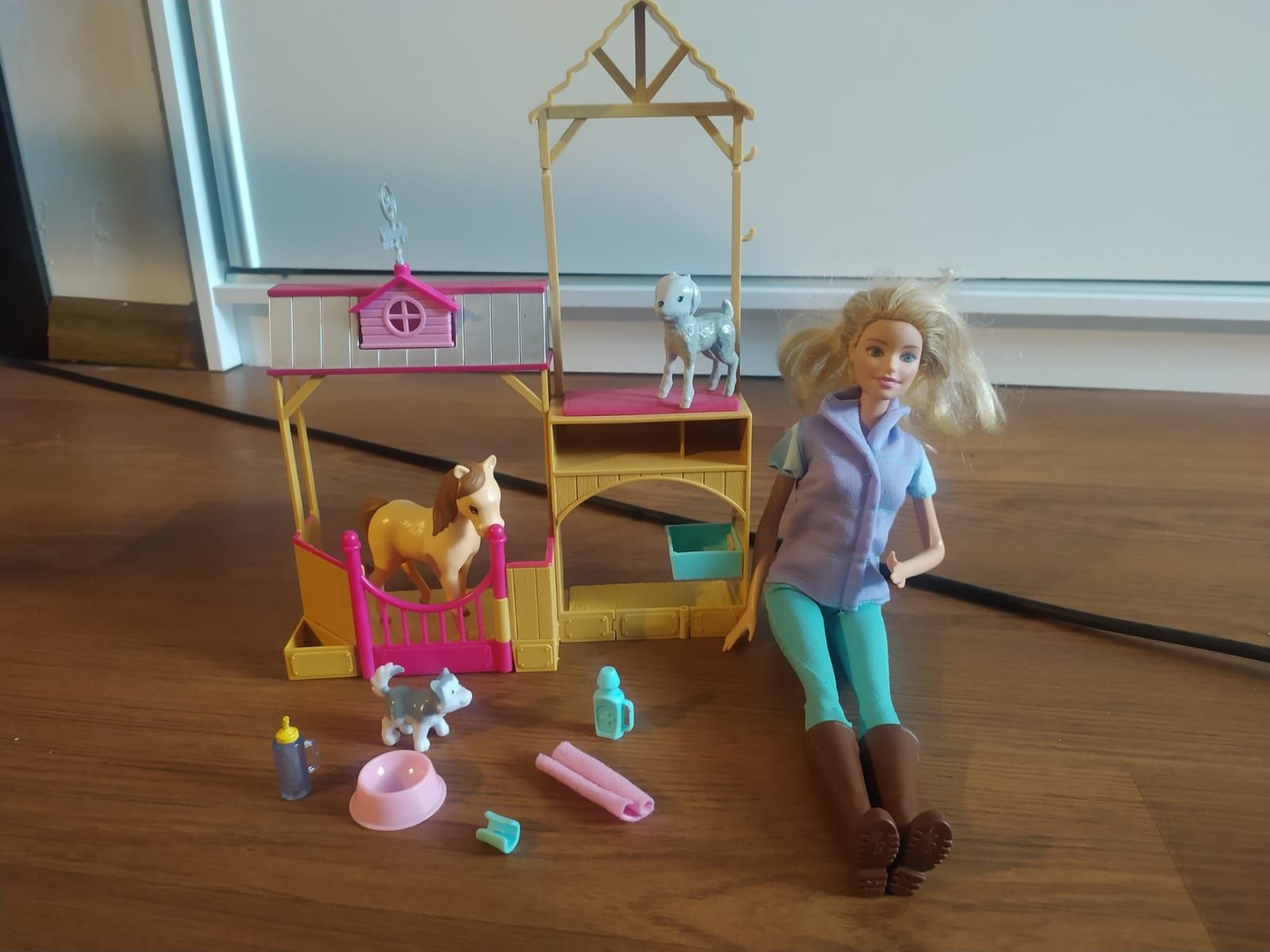 Domek i lalka Barbie