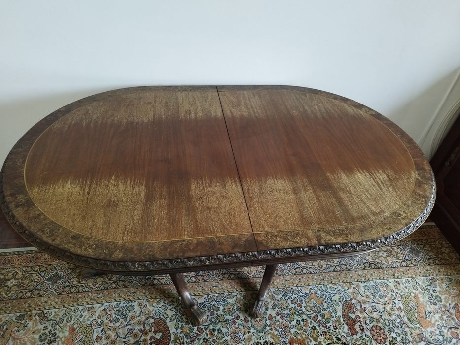 Mesa de jantar em madeira