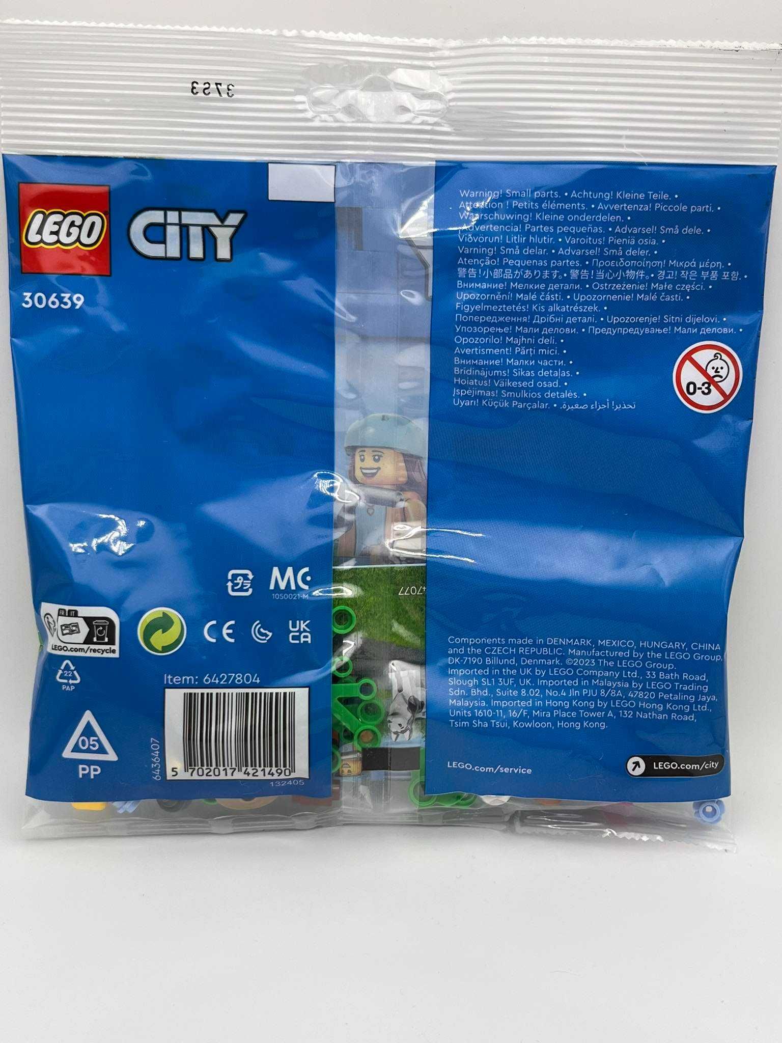 LEGO City 30639 - Wybieg dla psów i hulajnoga