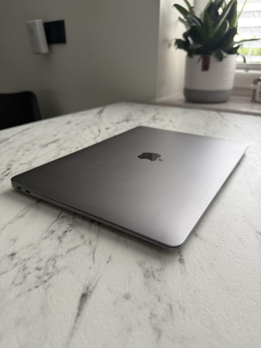 Laptop Macbook AIR 13' M1 16GB / 256 GB Gwiezdna szarość + gratisy