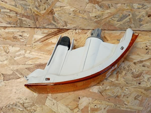 Pisca frente direito TOYOTA Corolla Sedan (_E10_)