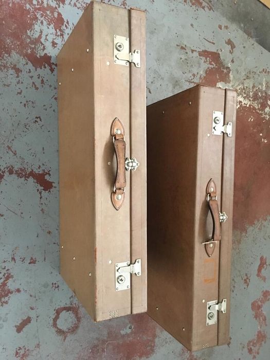 Malas de viagem antigas em pele