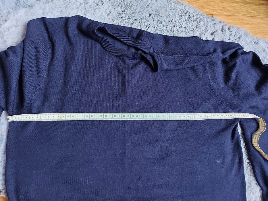 Sweter z łatami na lokciach