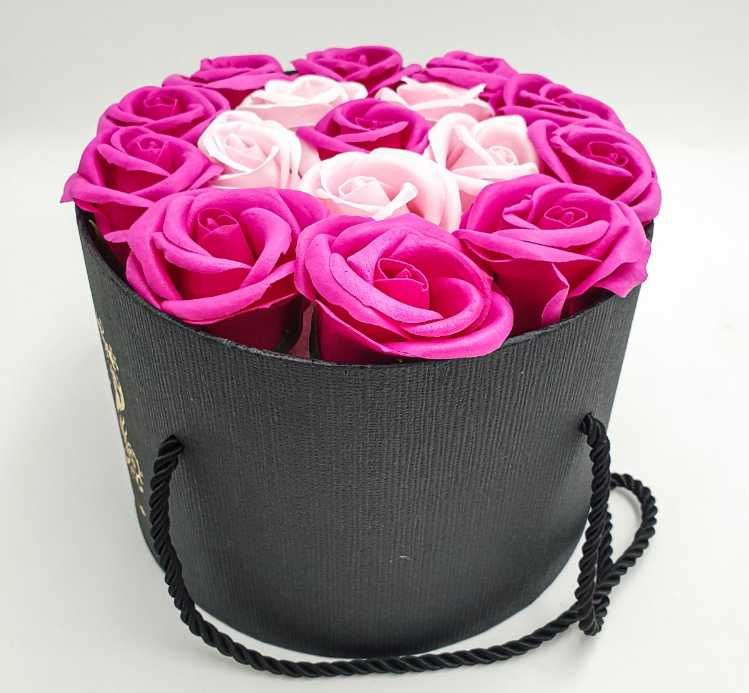 Набор мыла ручной работы из роз в шляпной коробке