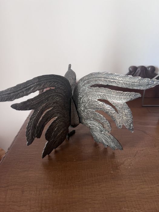 Galo de estanho decorativo