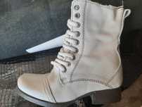 Lote de botas do numero 27 so 35