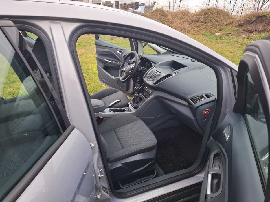 samochód osobowy Ford C-MAX