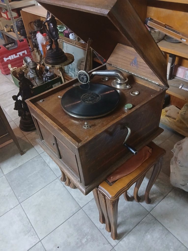 Gramofon zabytkowy