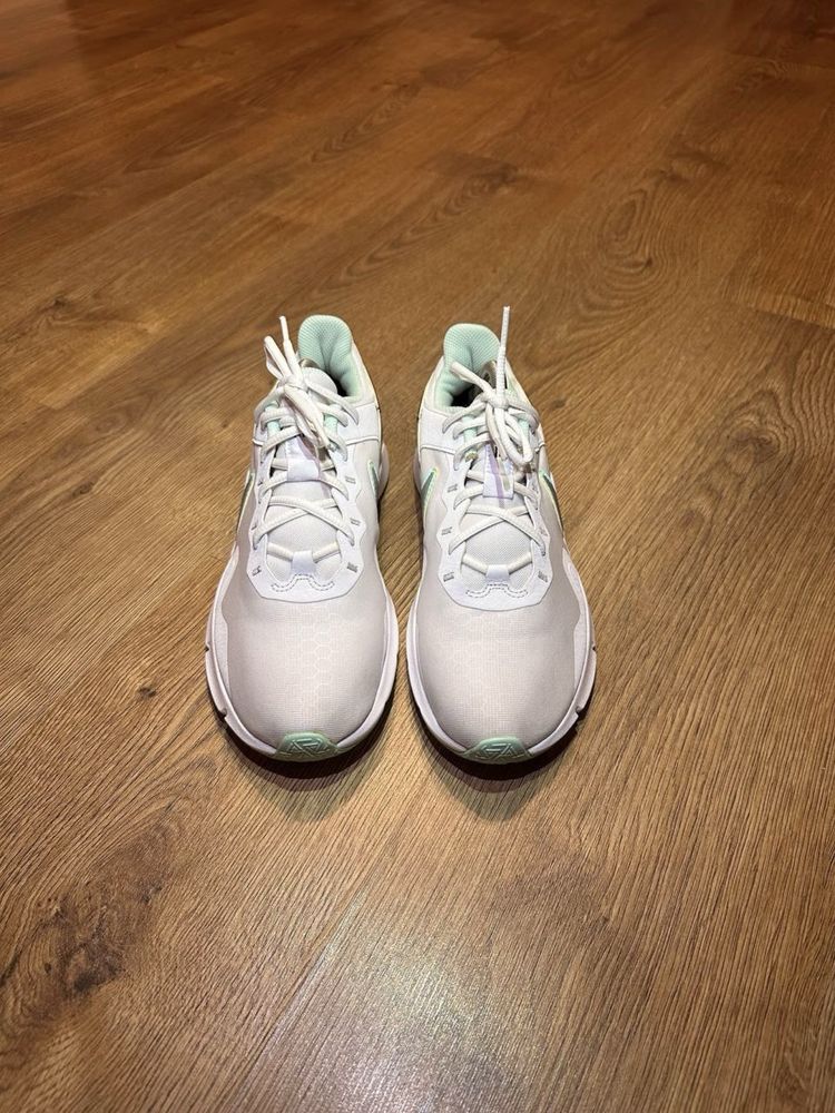 Кросівки Nike Legend Essential 2 White