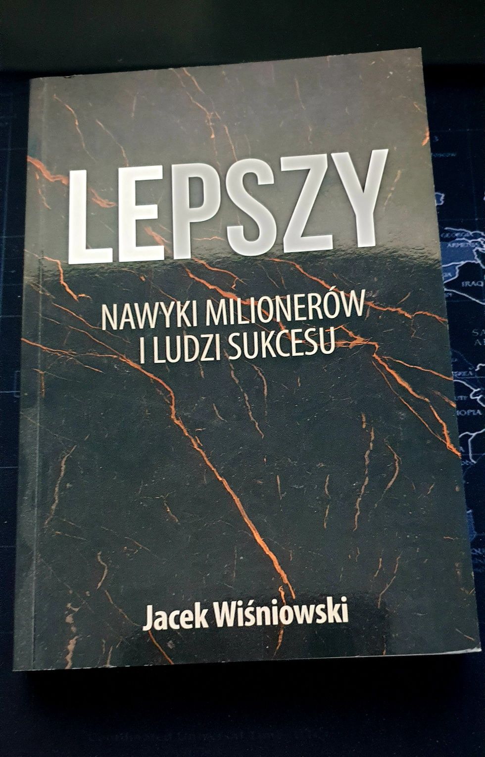 Książka - Jacek Wiśniowski z autografem - Lepszy