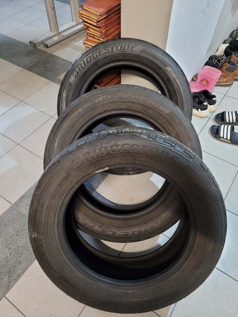 Opony letnie Bridgestone  215/60/17