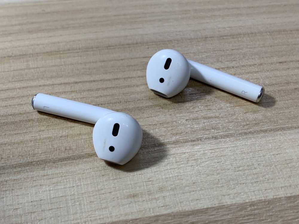 AirPods 1 Series