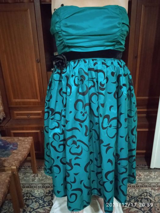 Платье вечернее  зеленый атлас с рисунком бархат