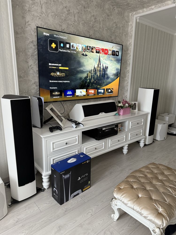 Продам игровую приставку PS5 PlayStation 5 Digital Edition как новая