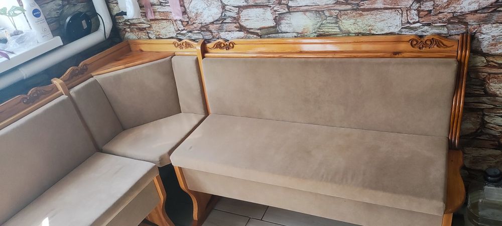 Кухонный уголок с столом