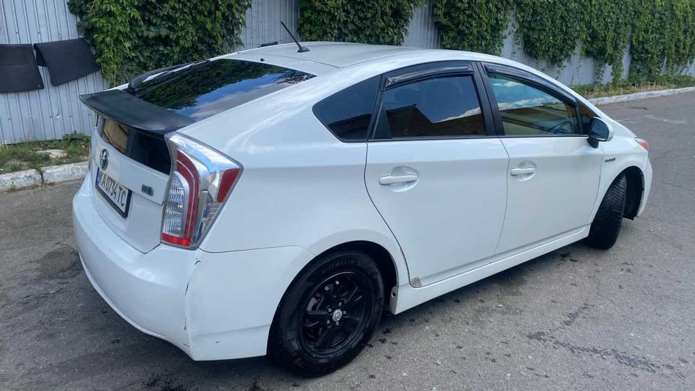 Оренда з правом викупом Київ. Toyota Prius 2013