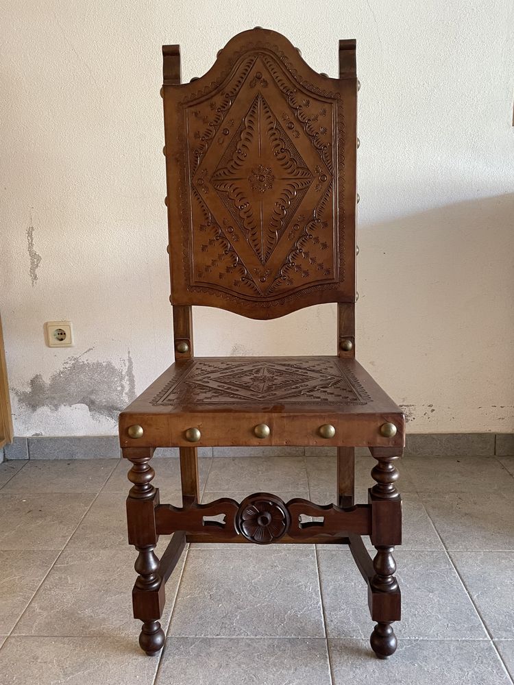 Cadeira  de sala  capela em couro