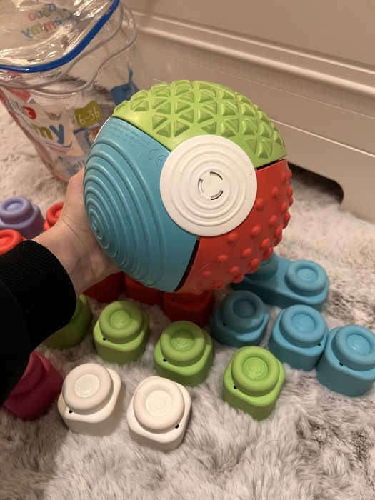 Pileczka sensoryczne Clementoni Touch & Play plus dodatkowe 24 klocki