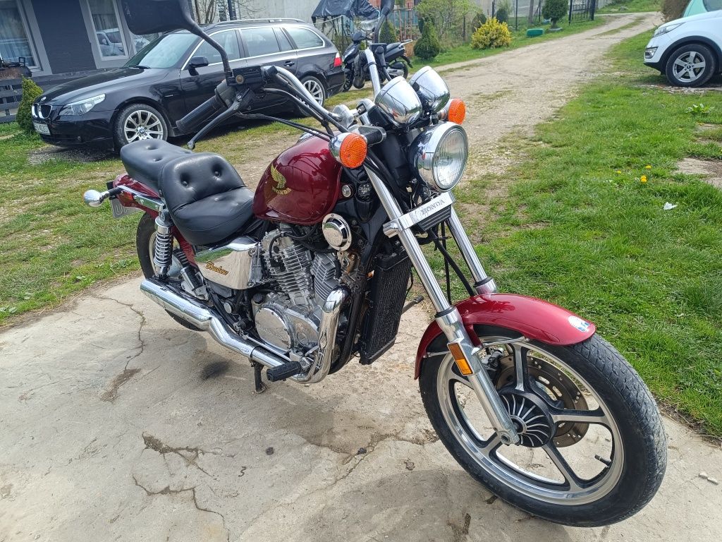 Piękna Honda Shadow VT700