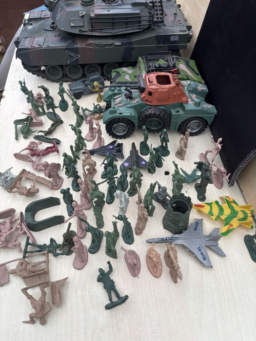 Іграшки різні продам