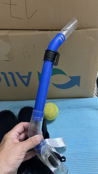 Mascara de mergulho ou piscina nova com tubo,