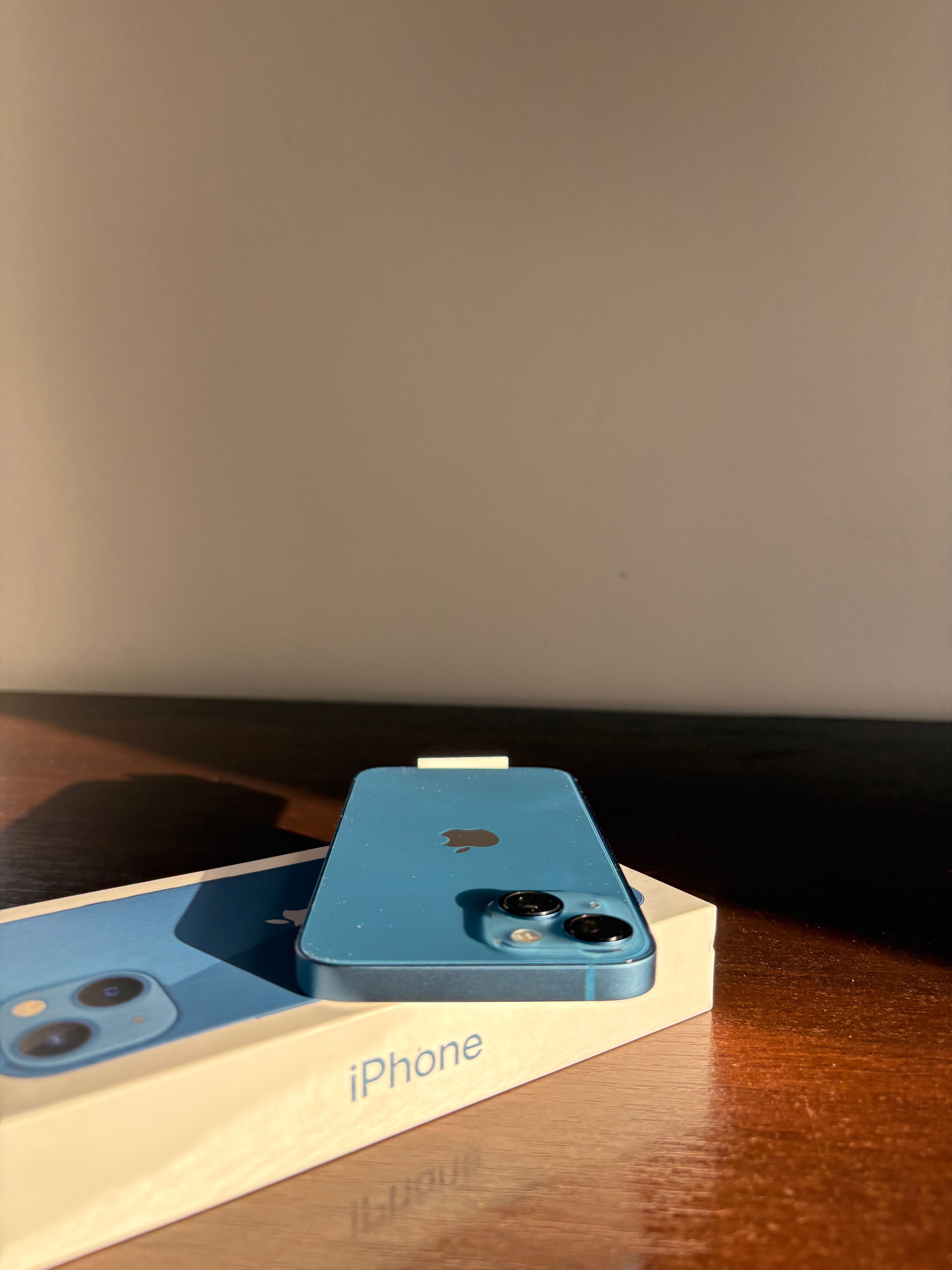 Nowy iPhone 13 128 GB niebieski